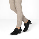 Eva – Bársonyos elegancia mély feketében