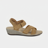Holly – Meleg elegancia lágy taupe színben